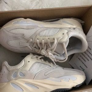 new yeezy 700 boost size 5 in men
